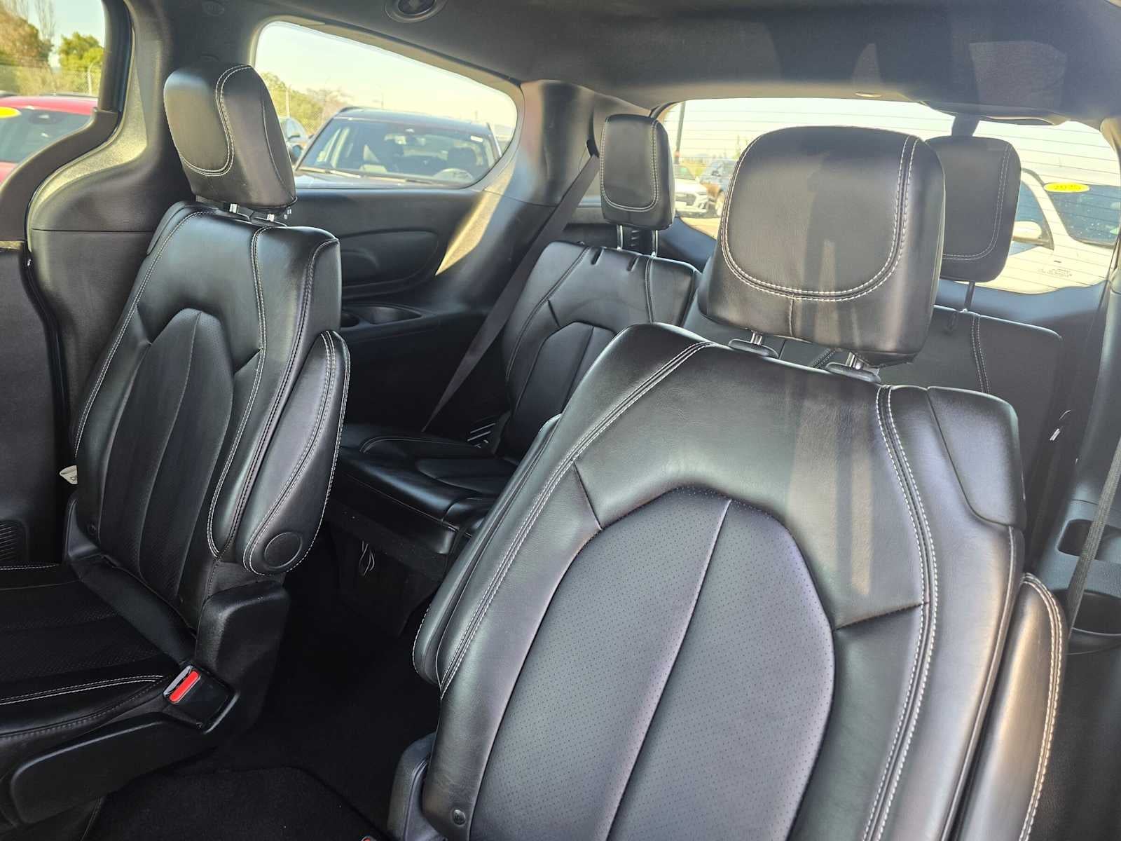 2025 Chrysler Pacifica Select