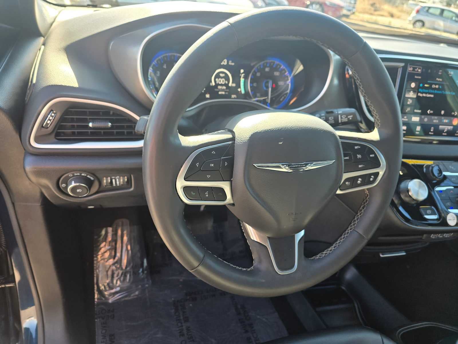 2025 Chrysler Pacifica Select