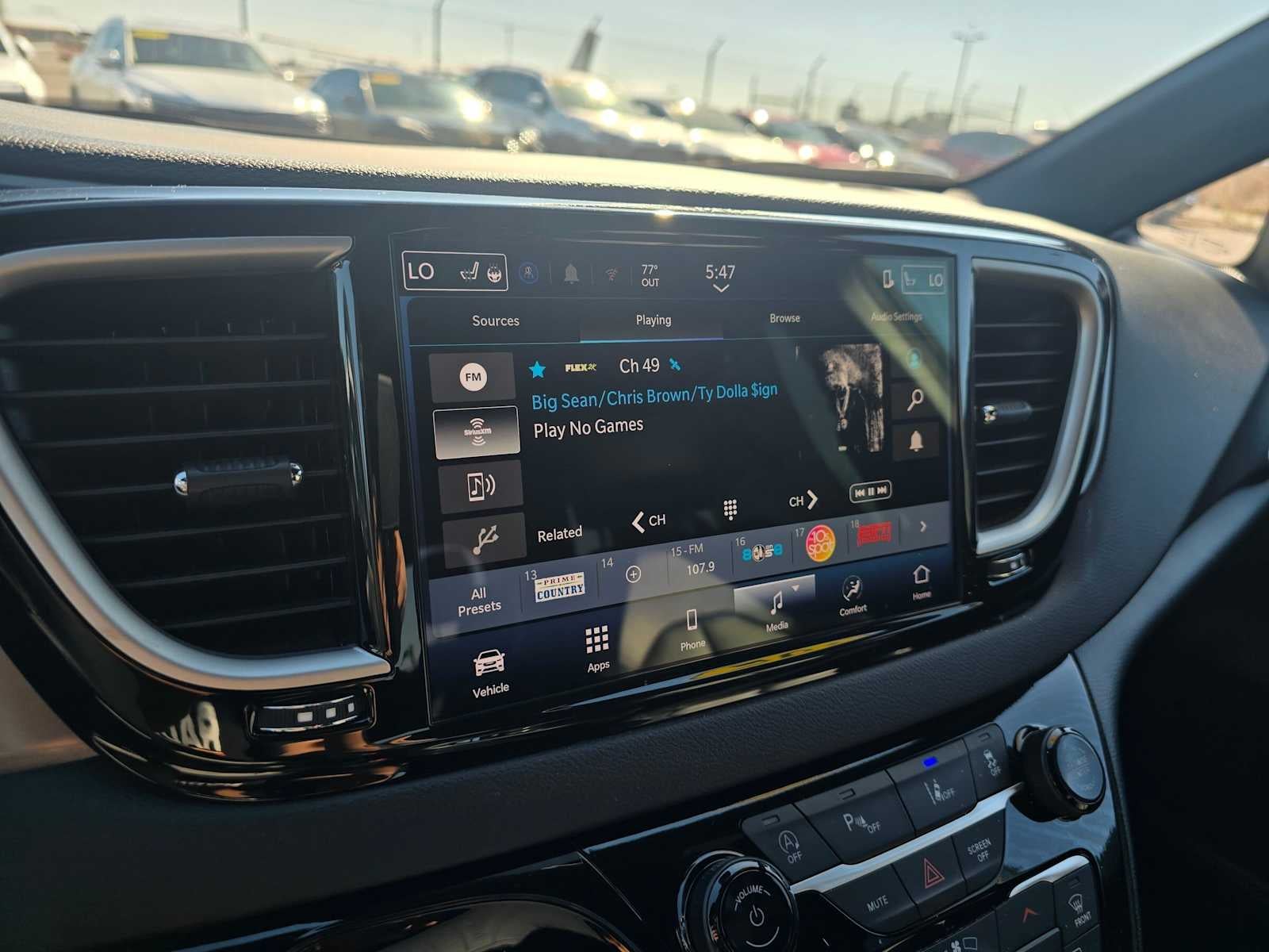 2025 Chrysler Pacifica Select