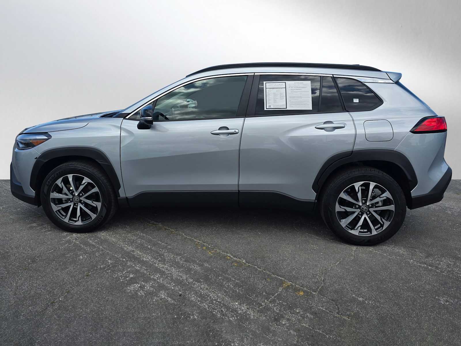2025 Toyota Corolla Cross XLE