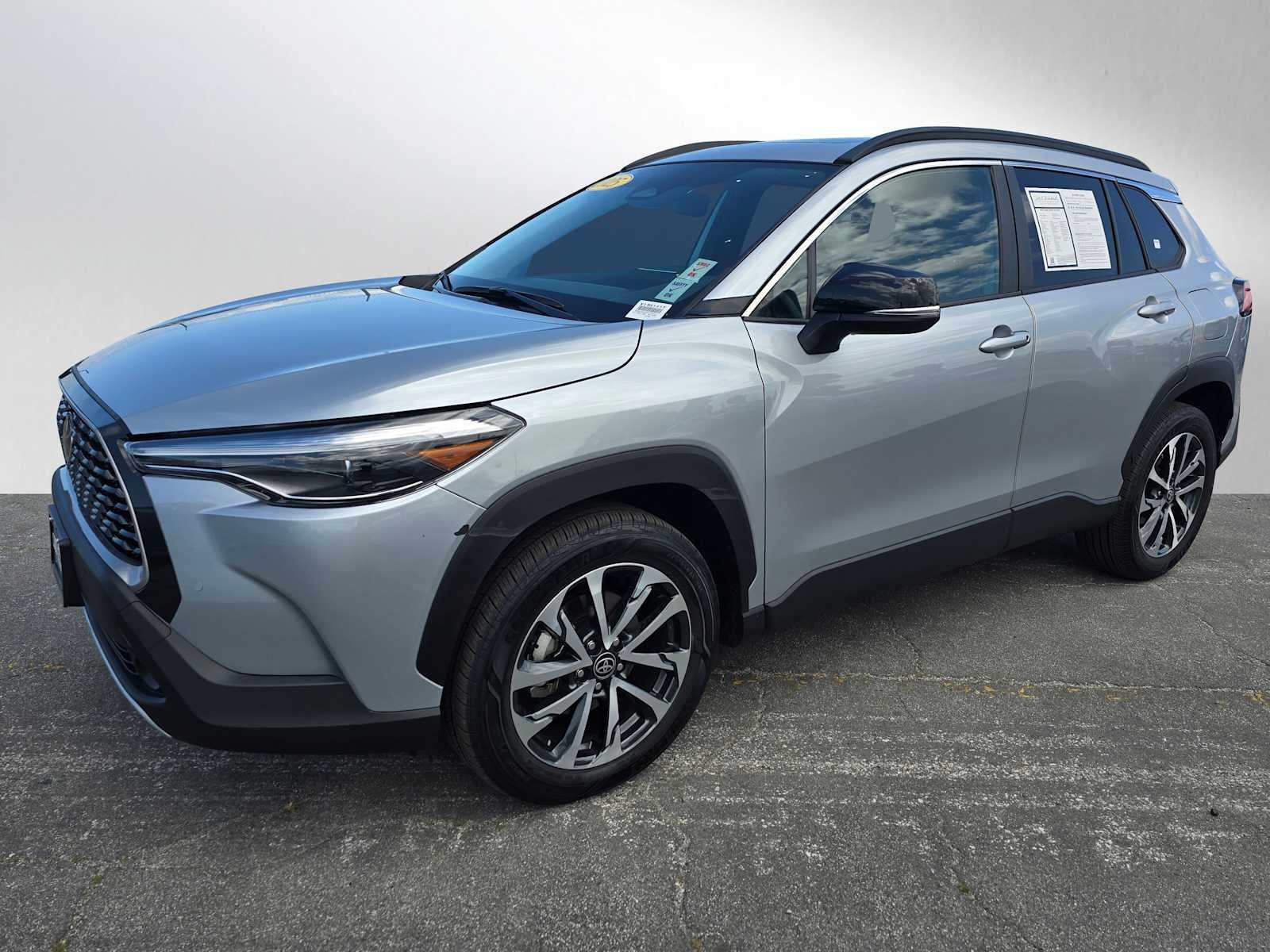 2025 Toyota Corolla Cross XLE