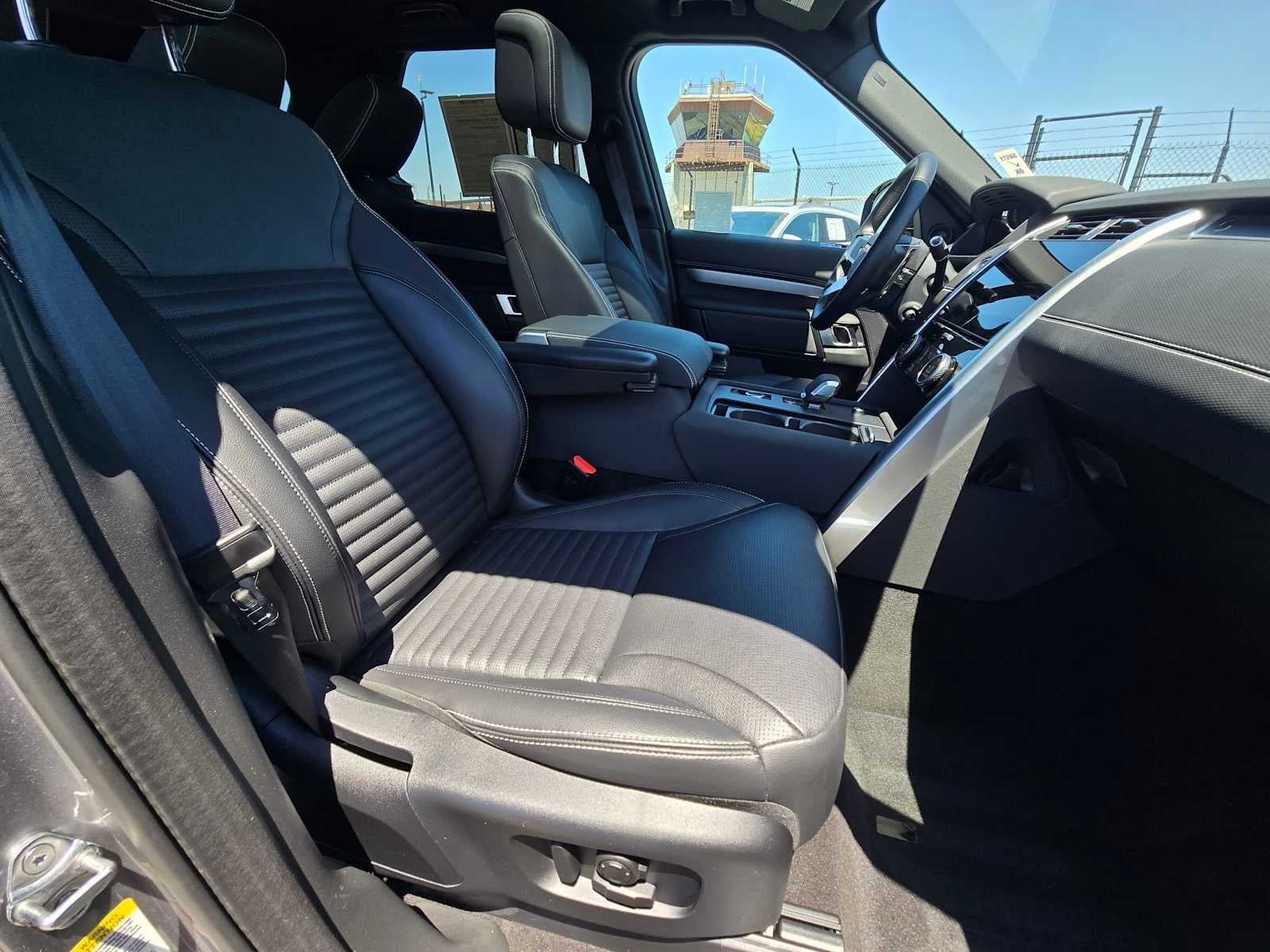 2025 Land Rover Discovery Dynamic SE