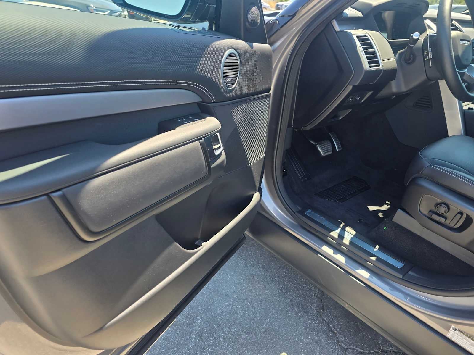2025 Land Rover Discovery Dynamic SE