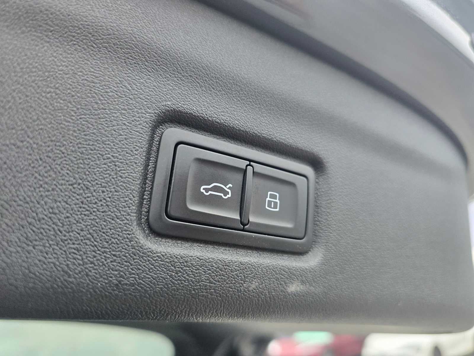 2025 Audi Q6 e-tron Premium