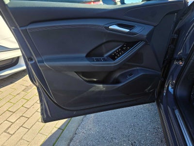 2025 Audi Q6 e-tron Premium