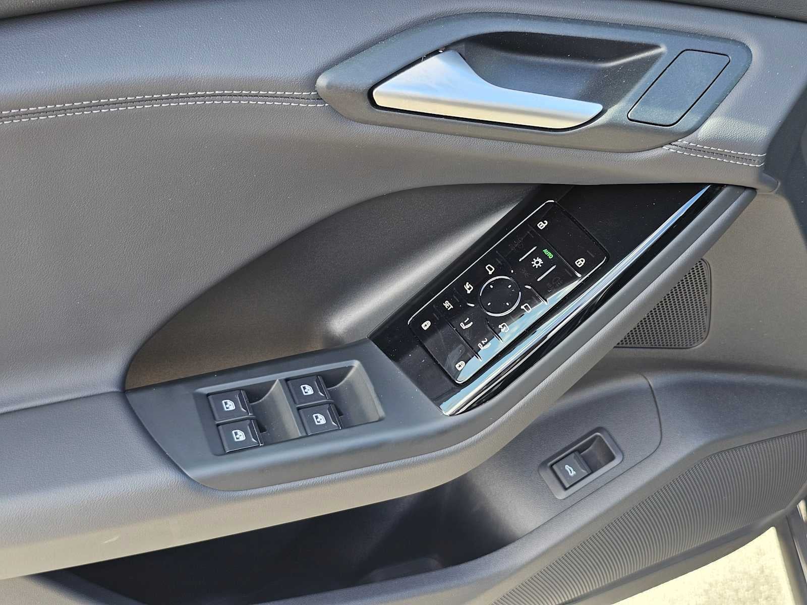 2025 Audi Q6 e-tron Premium