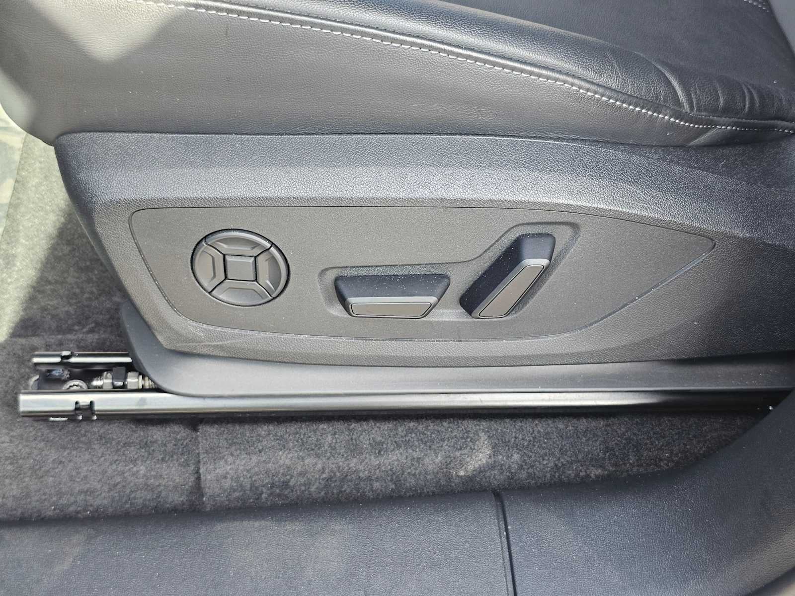 2025 Audi Q6 e-tron Premium