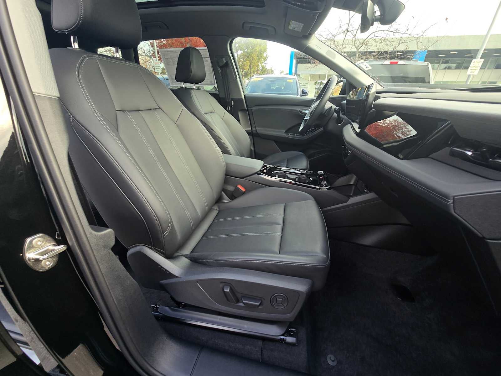 2025 Audi Q6 e-tron Premium Plus