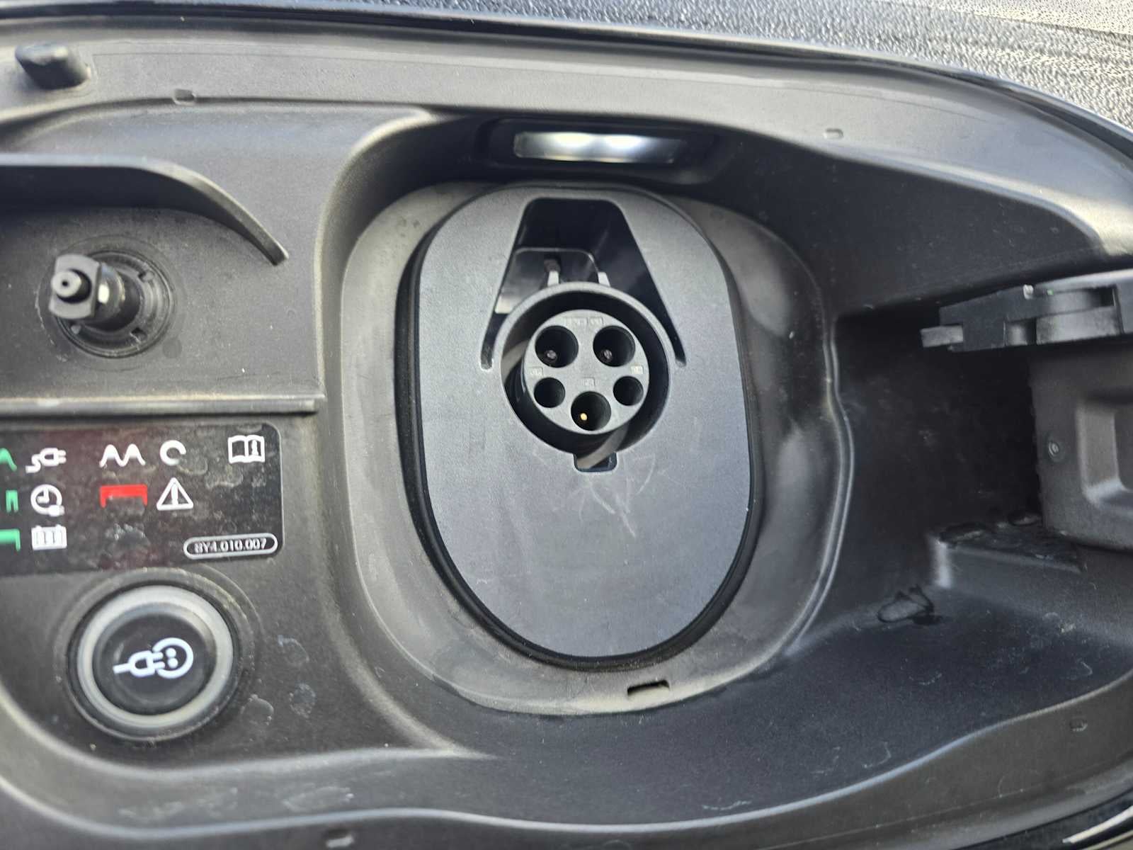 2025 Audi Q6 e-tron Premium Plus