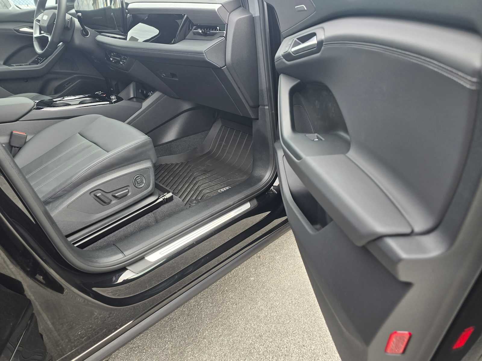 2025 Audi Q6 e-tron Premium Plus