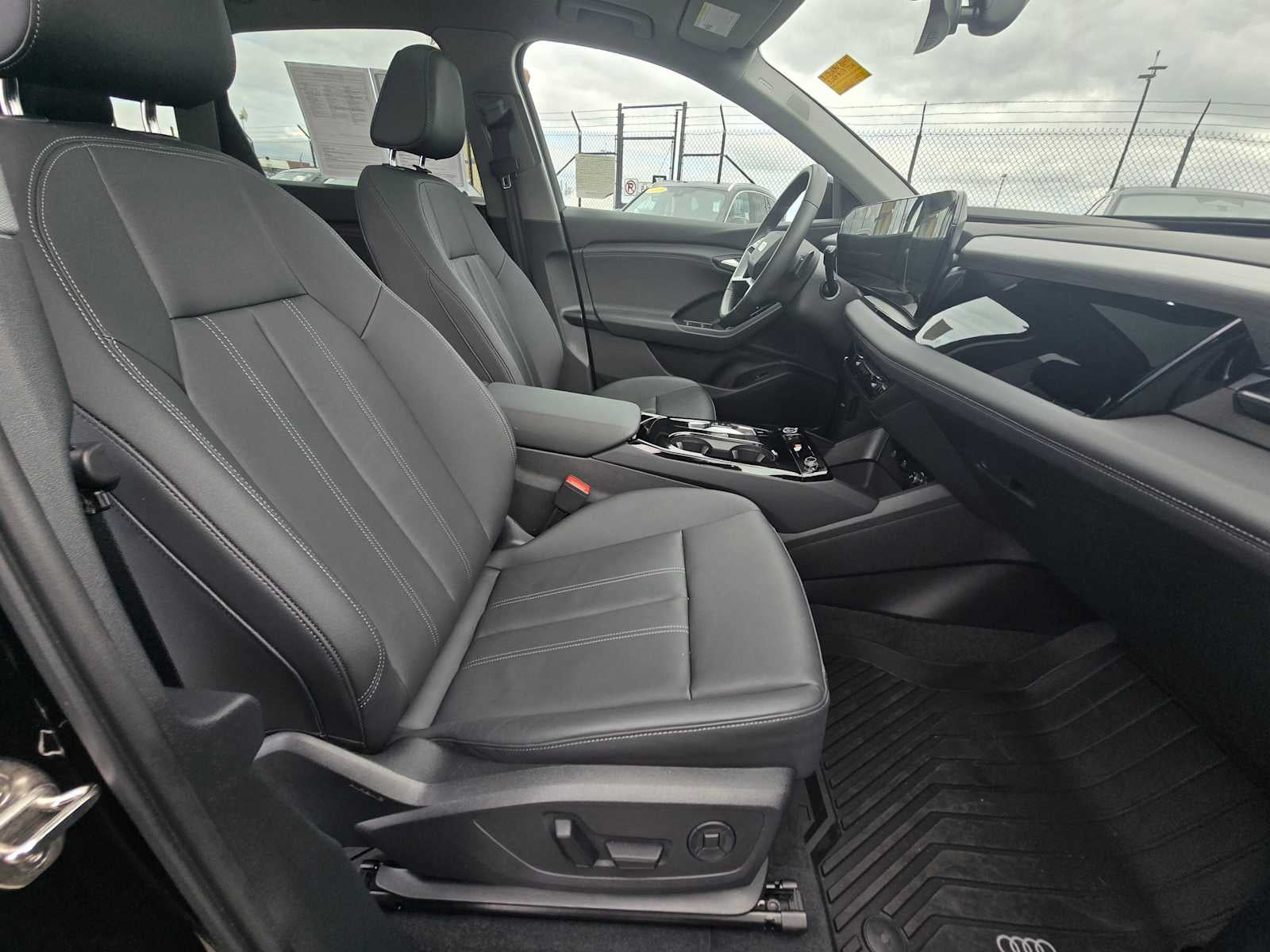 2025 Audi Q6 e-tron Premium Plus