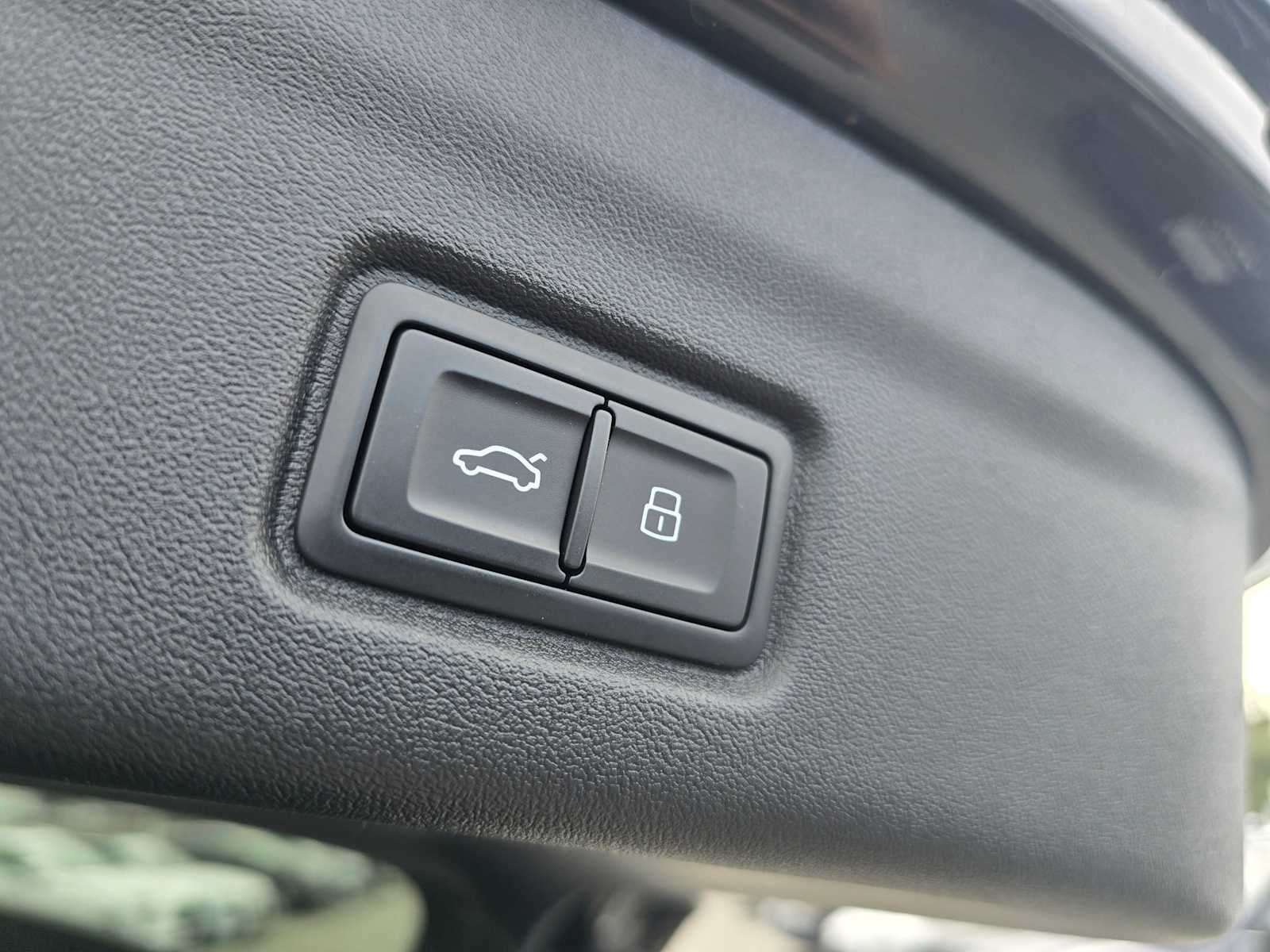 2025 Audi Q6 e-tron Premium Plus