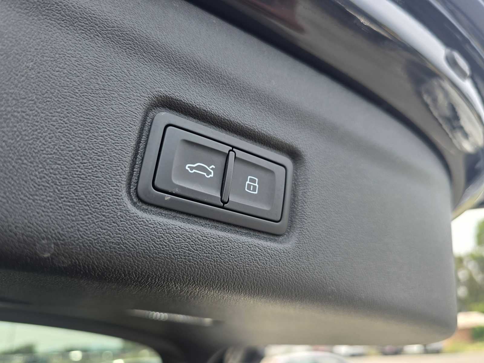 2025 Audi Q6 e-tron Premium Plus