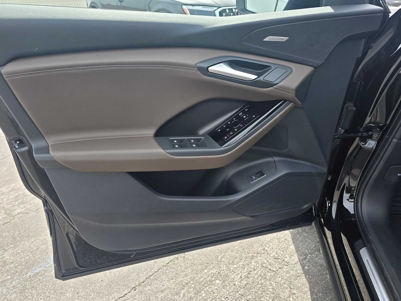 2025 Audi Q6 e-tron Premium Plus