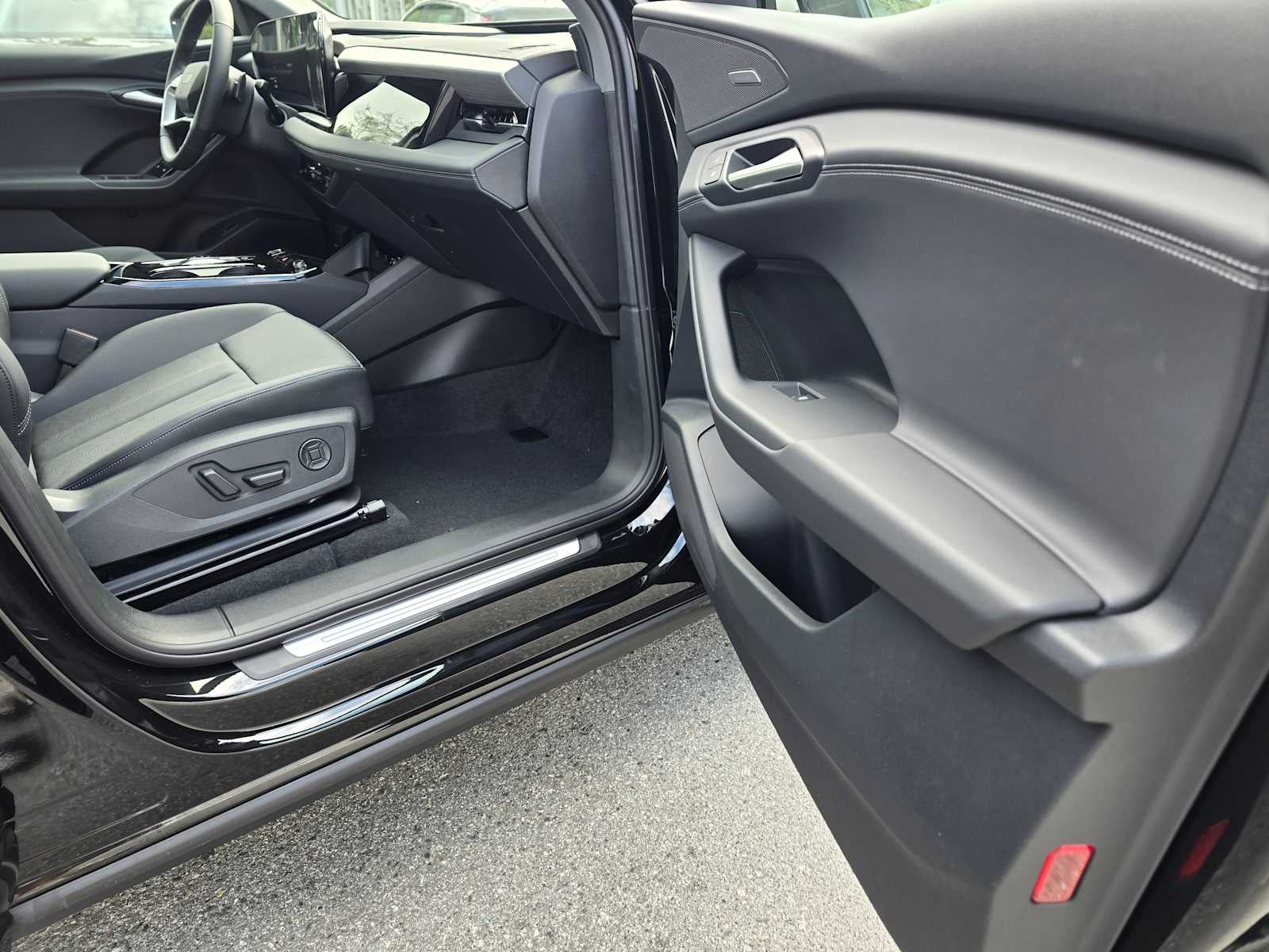 2025 Audi Q6 e-tron Premium Plus