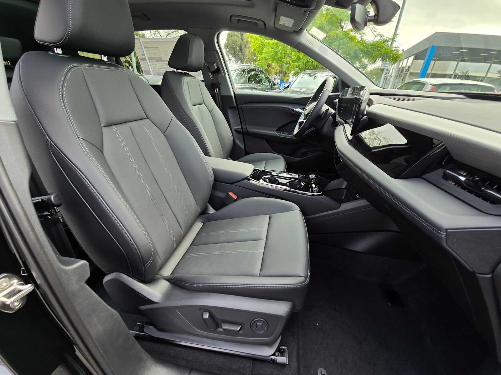 2025 Audi Q6 e-tron Premium Plus