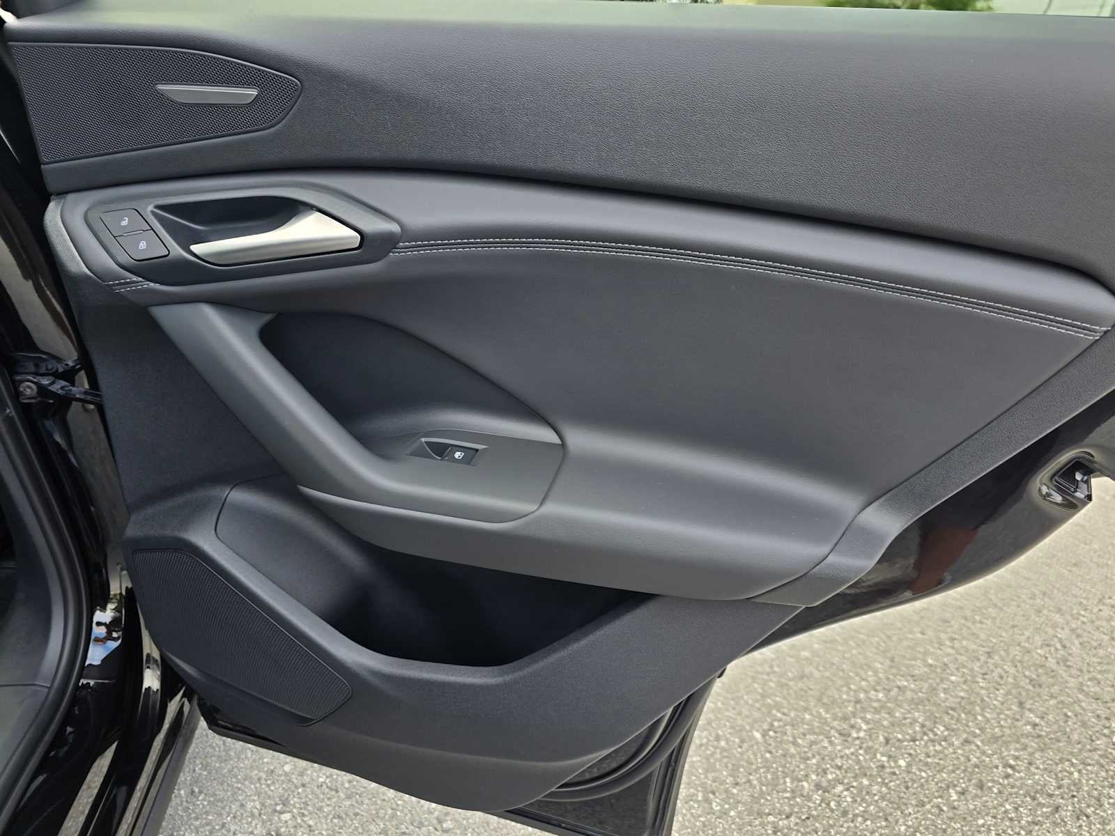 2025 Audi Q6 e-tron Premium Plus