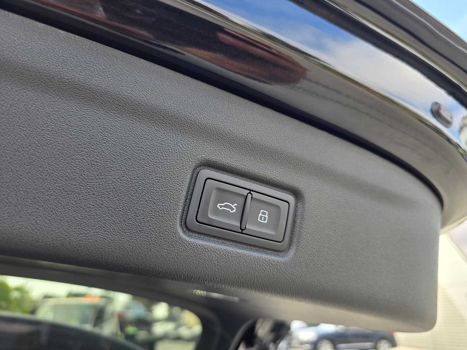 2025 Audi Q6 e-tron Premium Plus