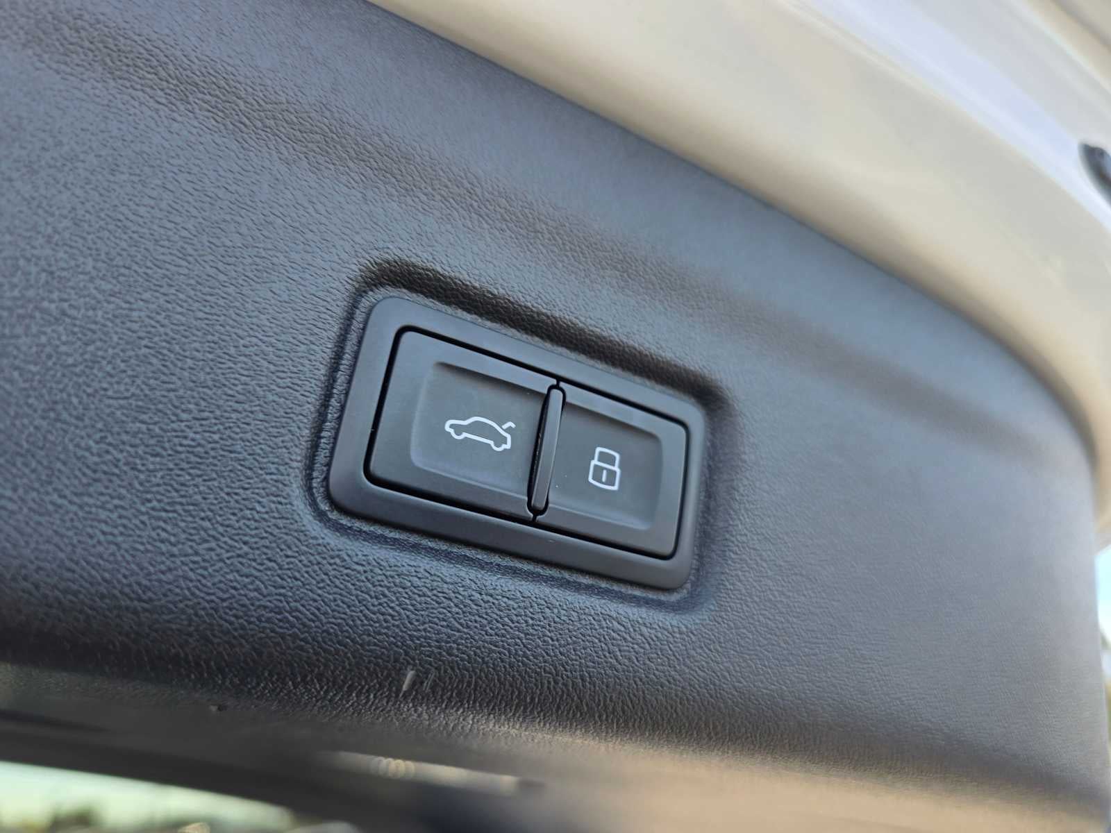 2025 Audi Q6 e-tron Premium Plus