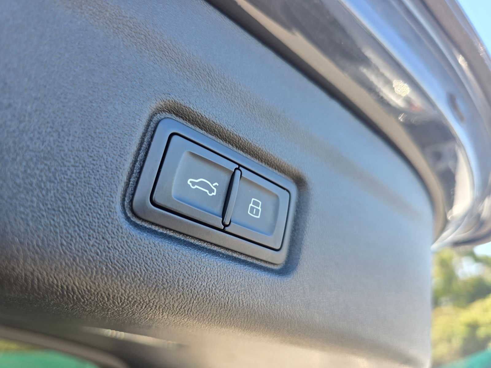 2025 Audi Q6 e-tron Premium Plus