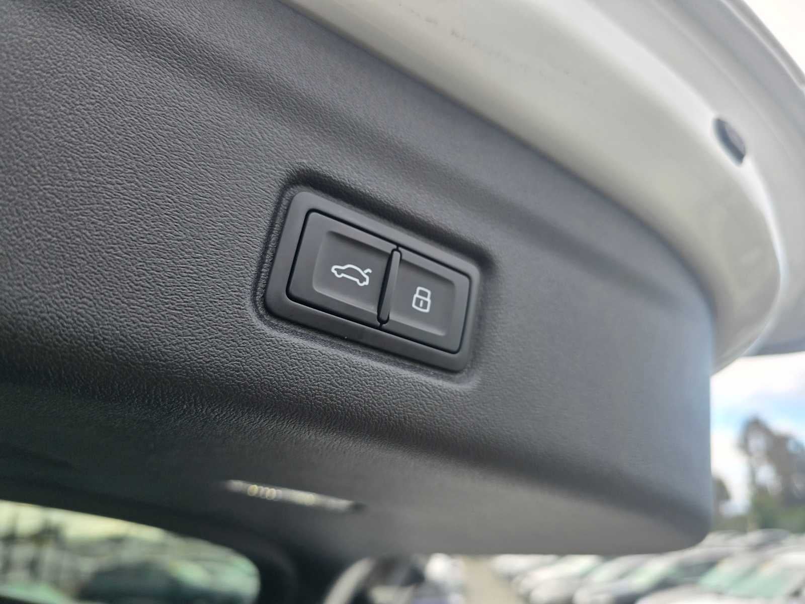 2025 Audi Q6 e-tron Prestige