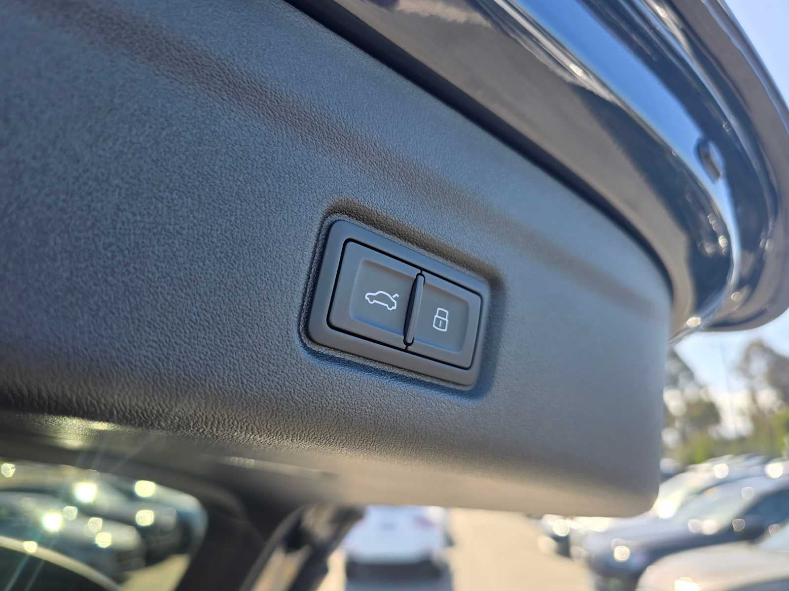 2025 Audi Q6 e-tron Prestige