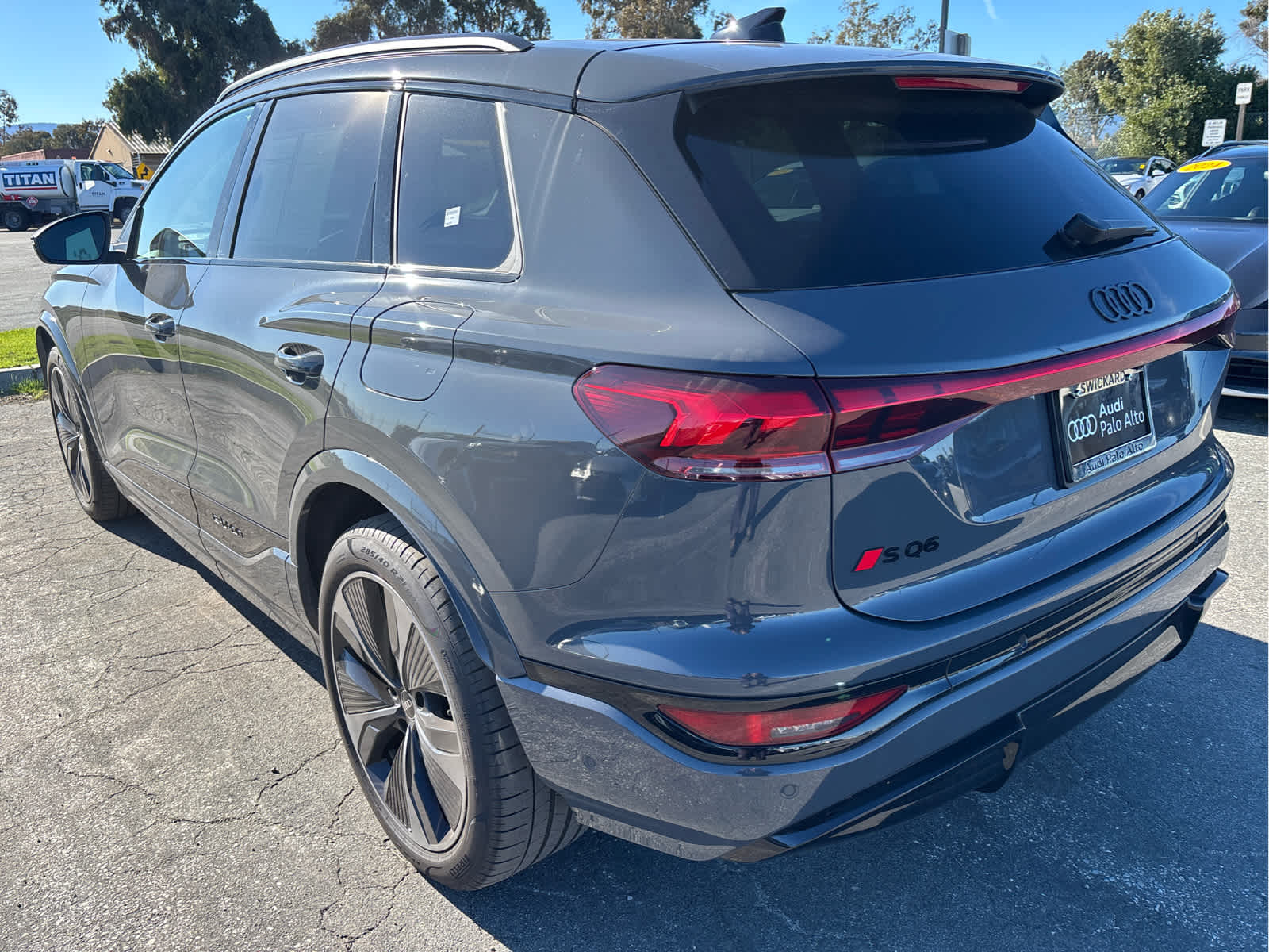 2025 Audi SQ6 e-tron Prestige