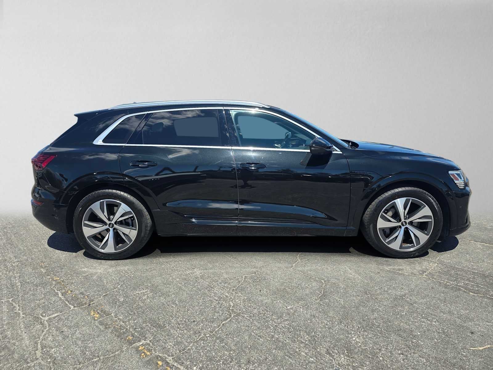 2024 Audi Q8 e-tron Premium Plus