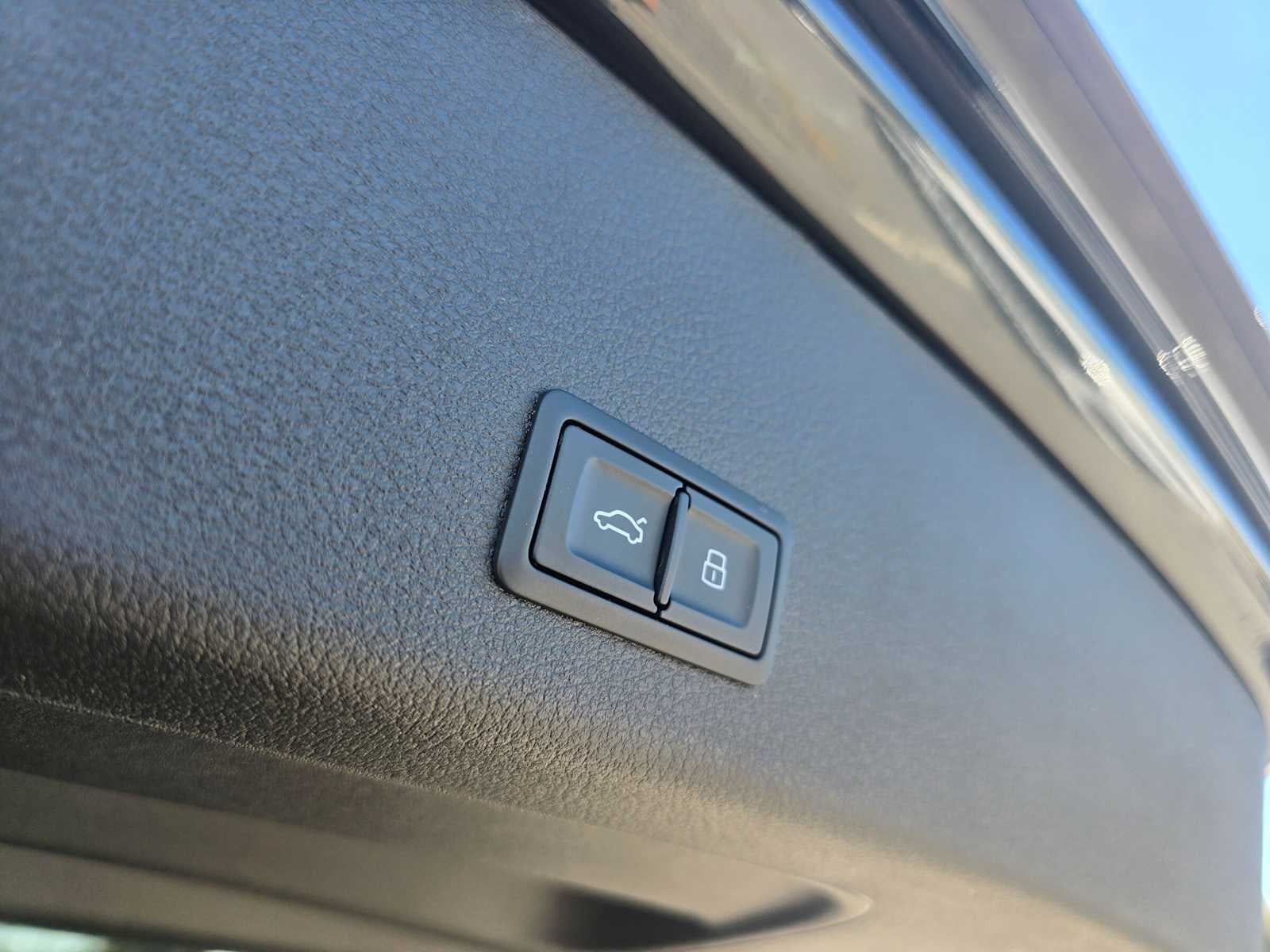 2024 Audi Q8 e-tron Premium Plus