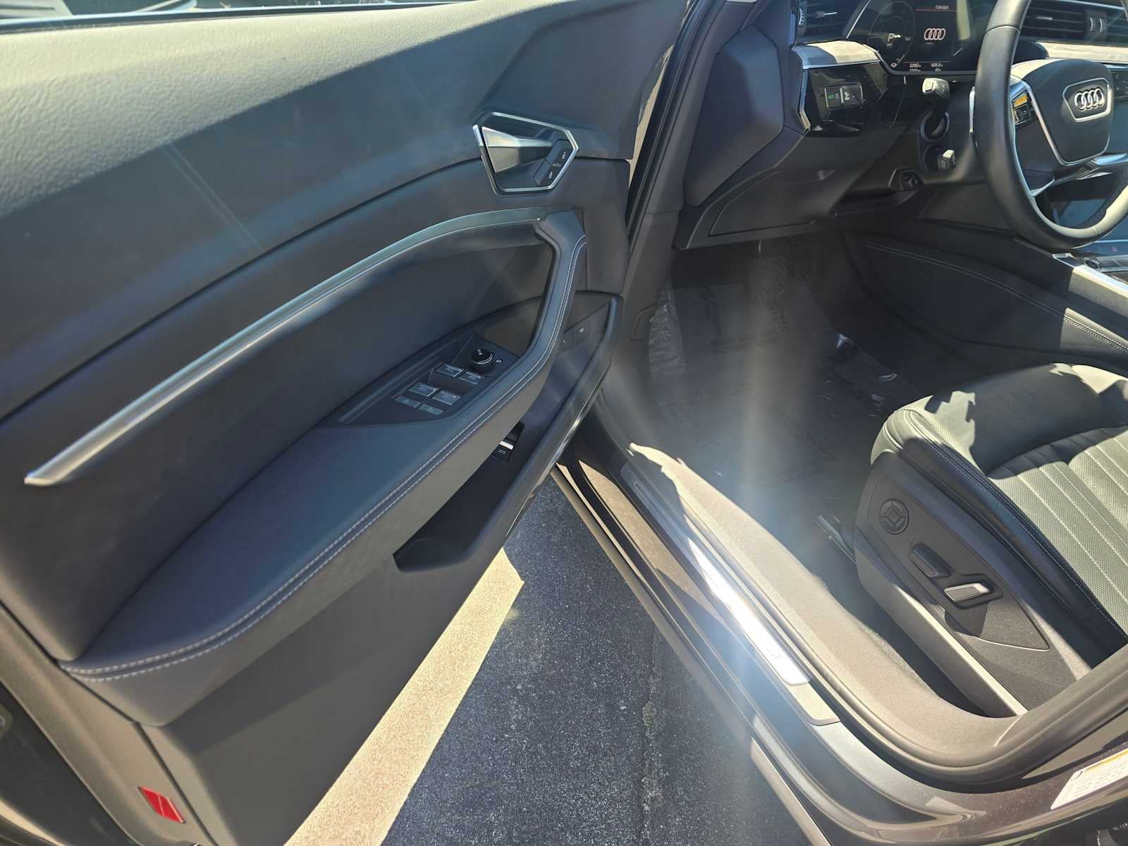 2024 Audi Q8 e-tron Premium Plus