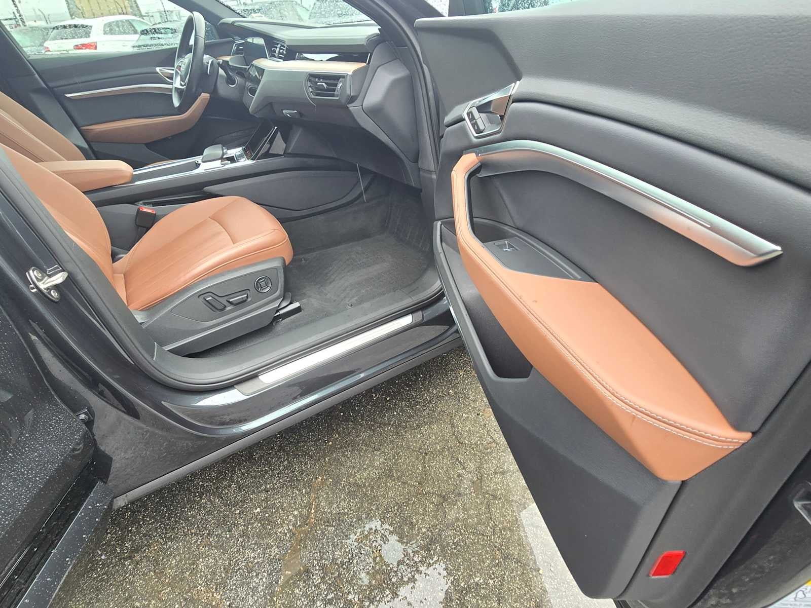 2024 Audi Q8 e-tron Premium Plus