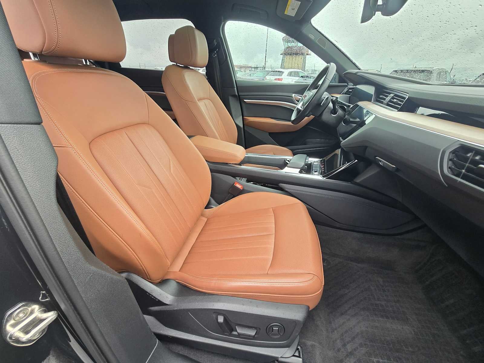 2024 Audi Q8 e-tron Premium Plus