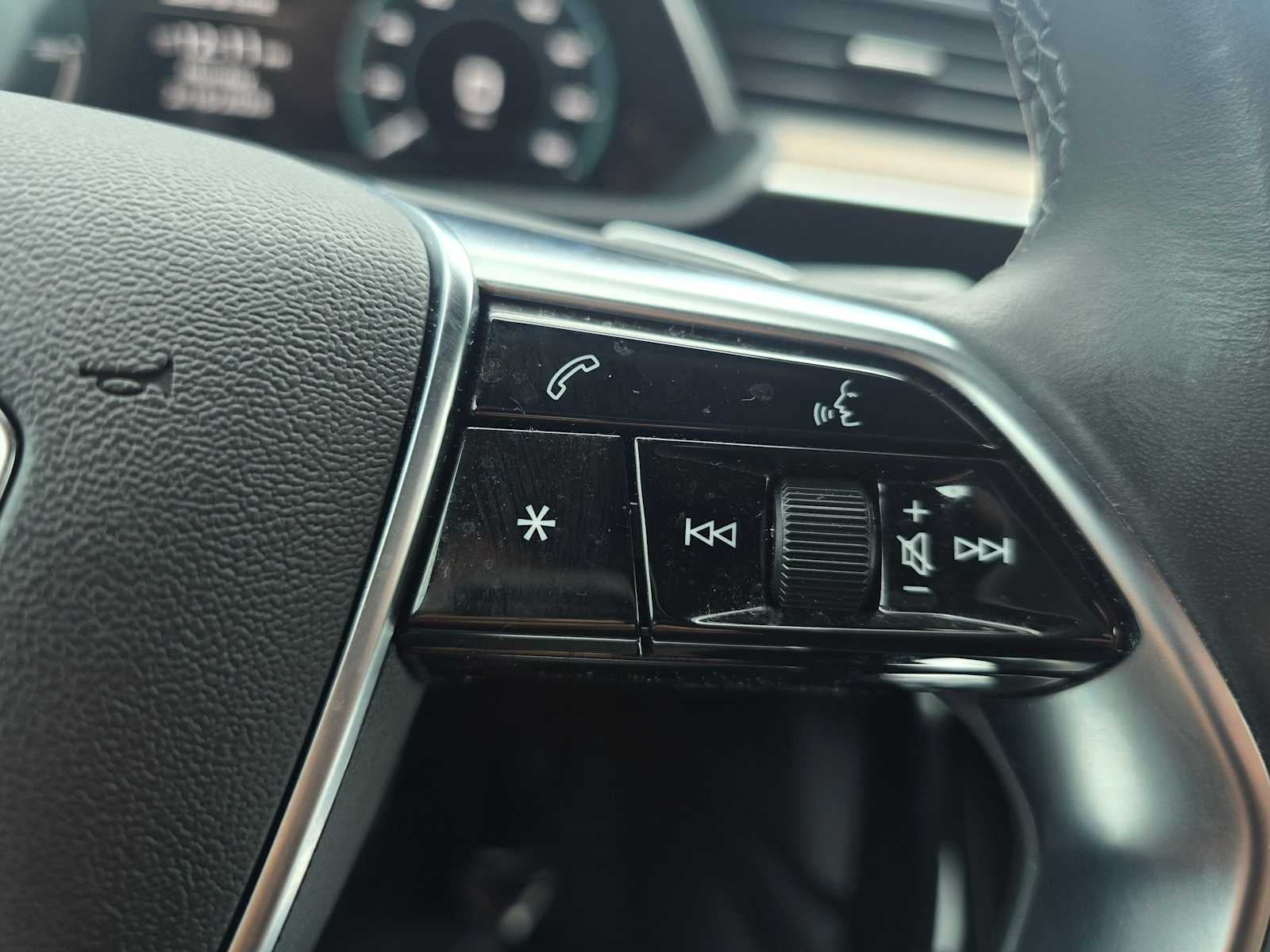 2024 Audi Q8 e-tron Premium Plus