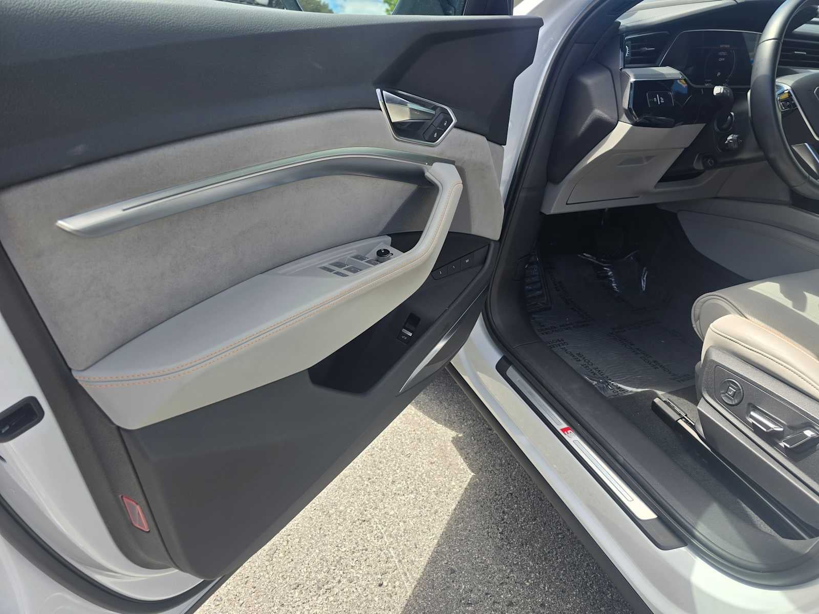 2024 Audi Q8 e-tron Prestige