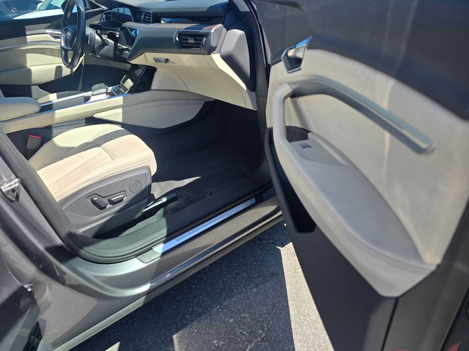 2023 Audi e-tron Premium