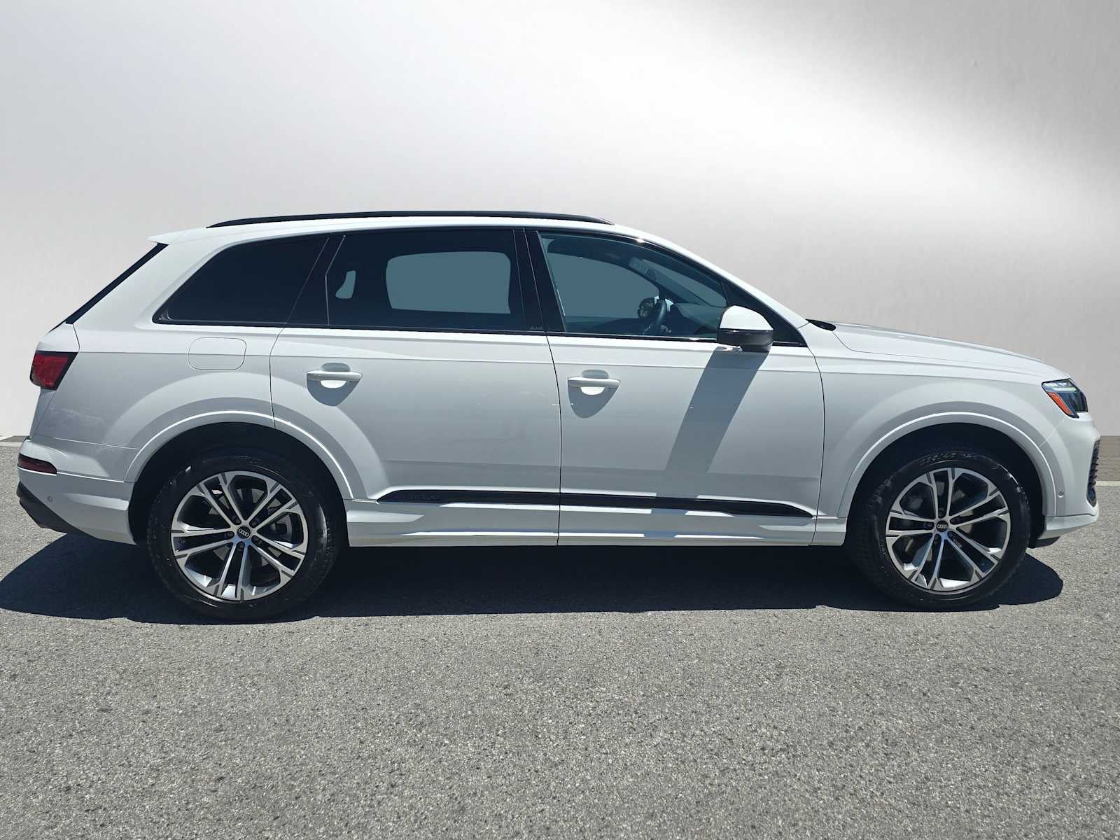 2025 Audi Q7 Premium