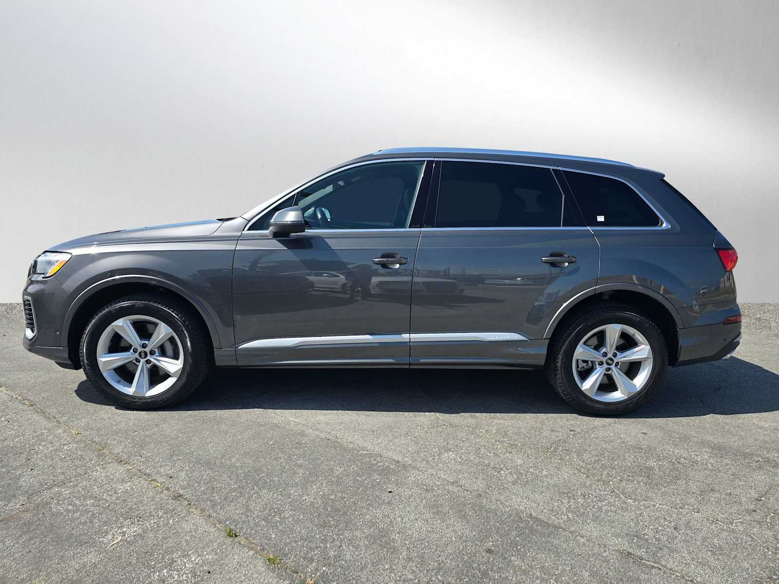 2025 Audi Q7 Premium