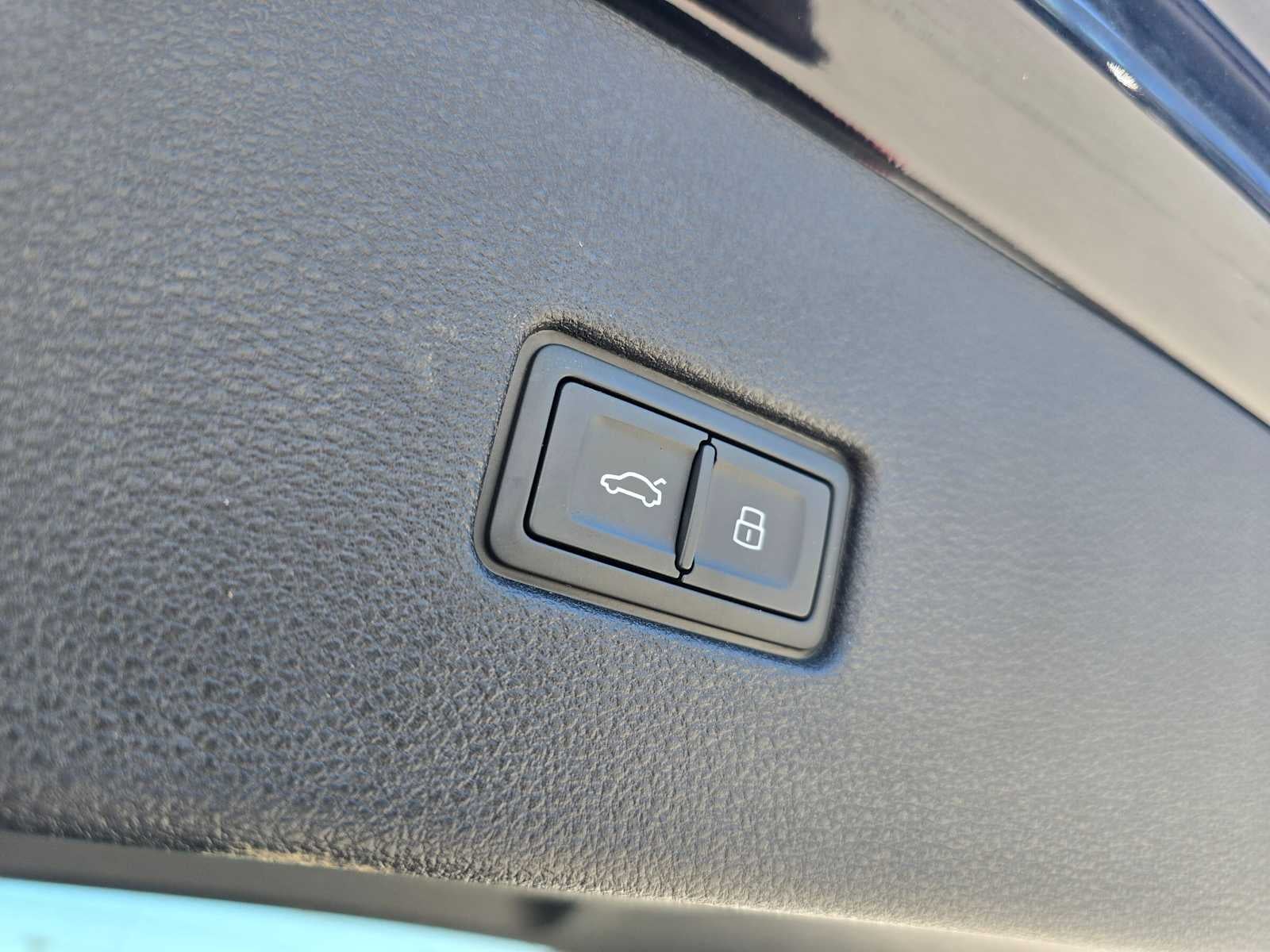 2024 Audi Q8 Premium