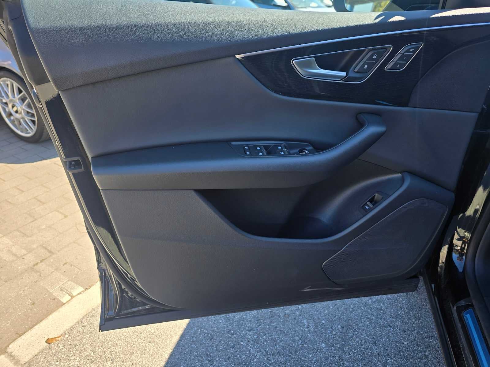 2024 Audi Q8 Premium