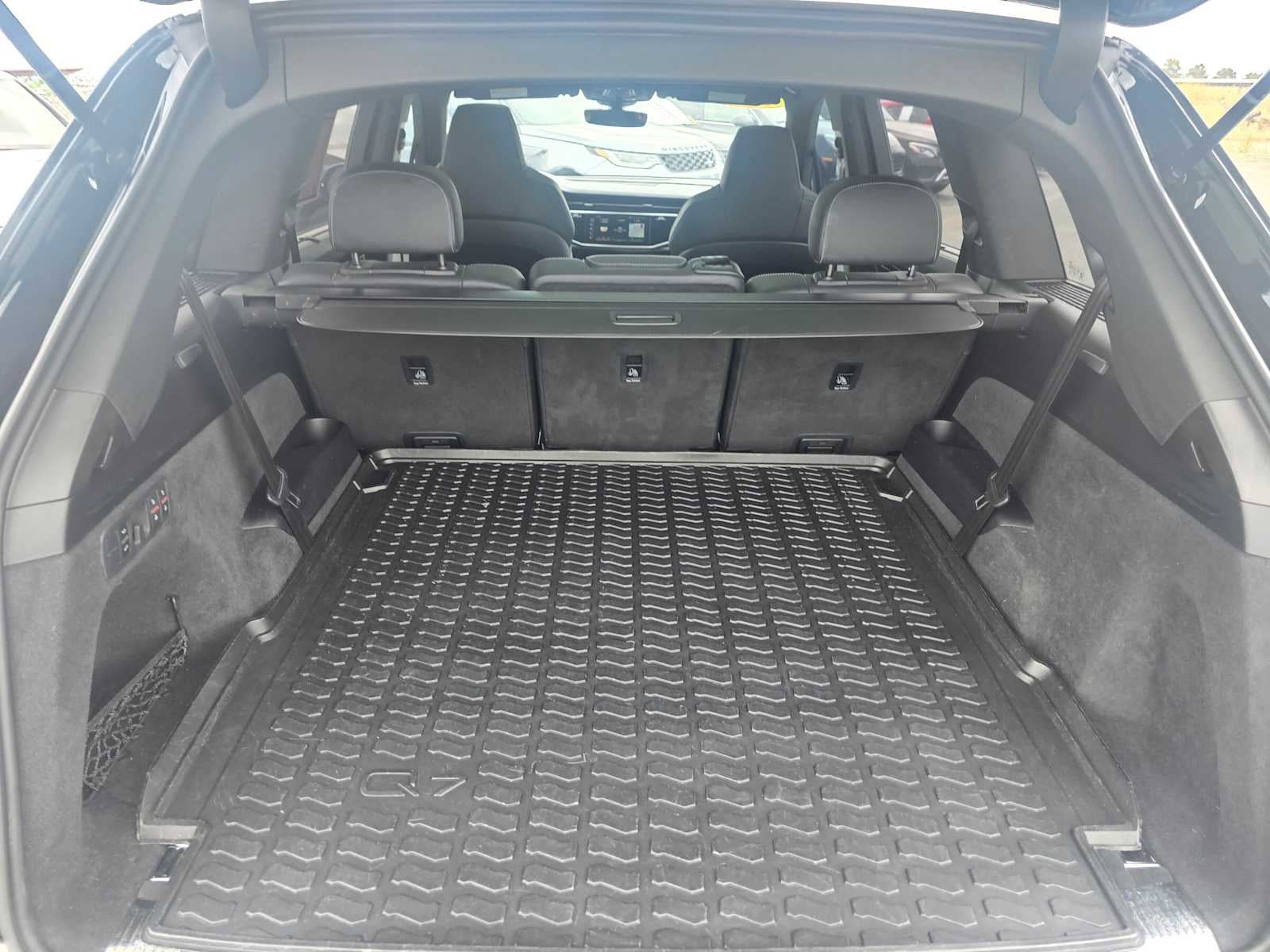 2023 Audi SQ7 Premium Plus