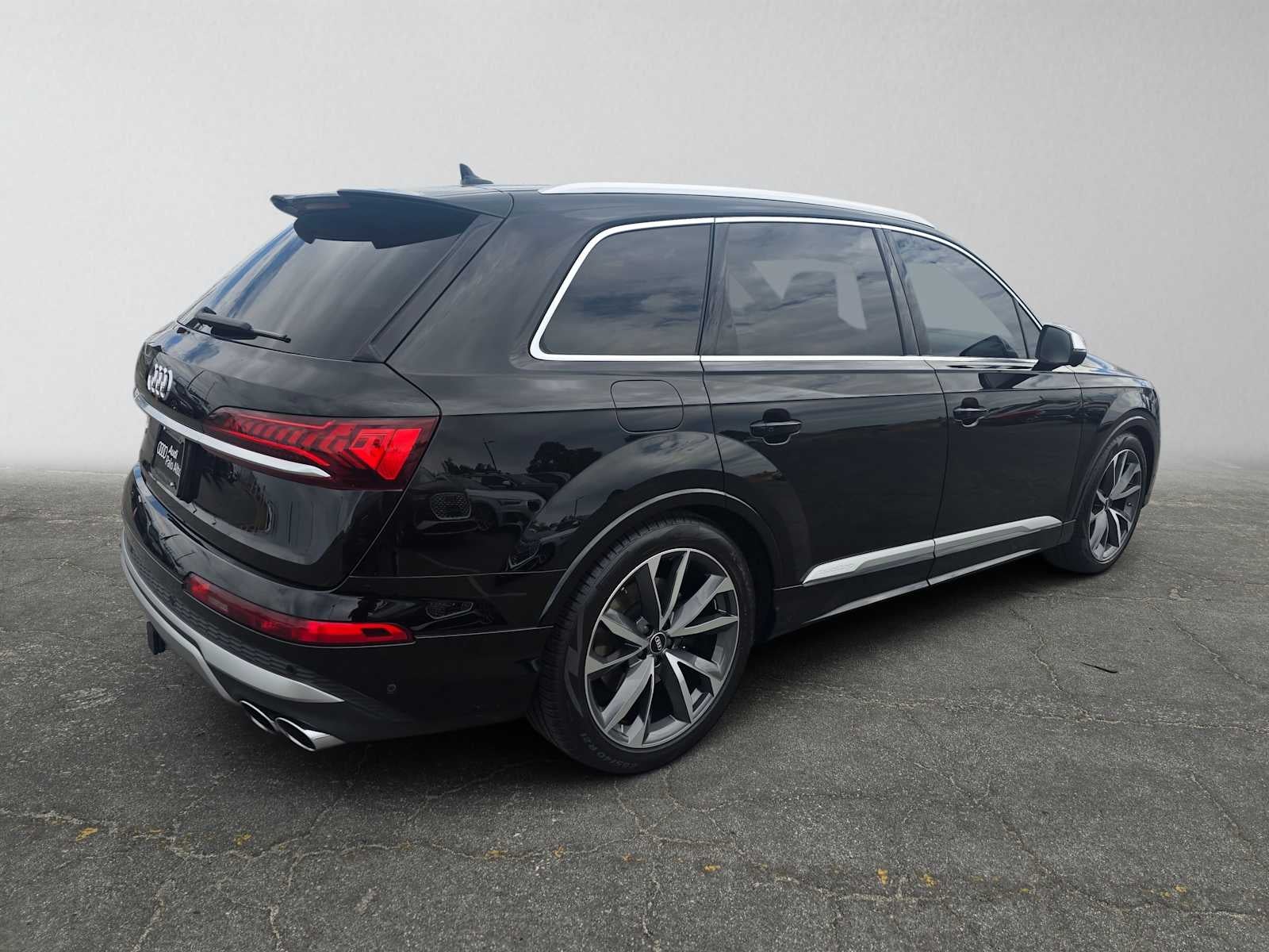 2023 Audi SQ7 Premium Plus