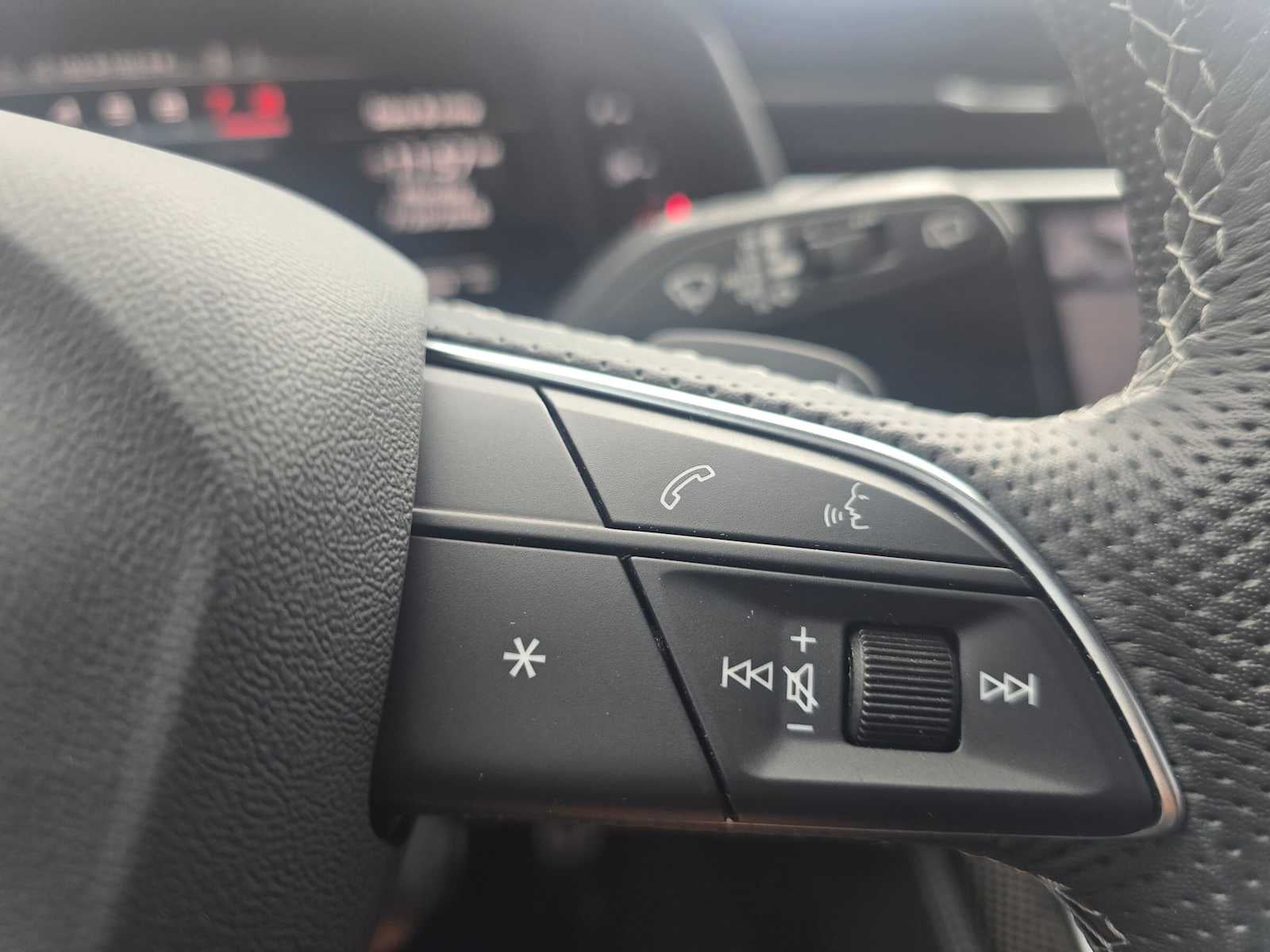 2023 Audi SQ7 Premium Plus