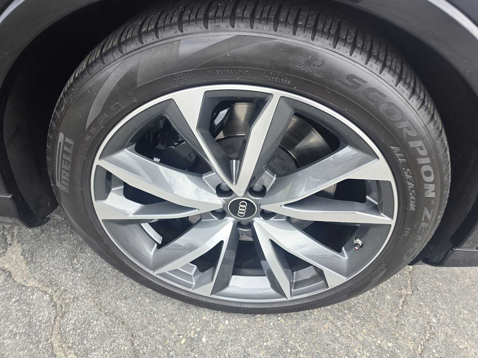 2023 Audi SQ7 Premium Plus