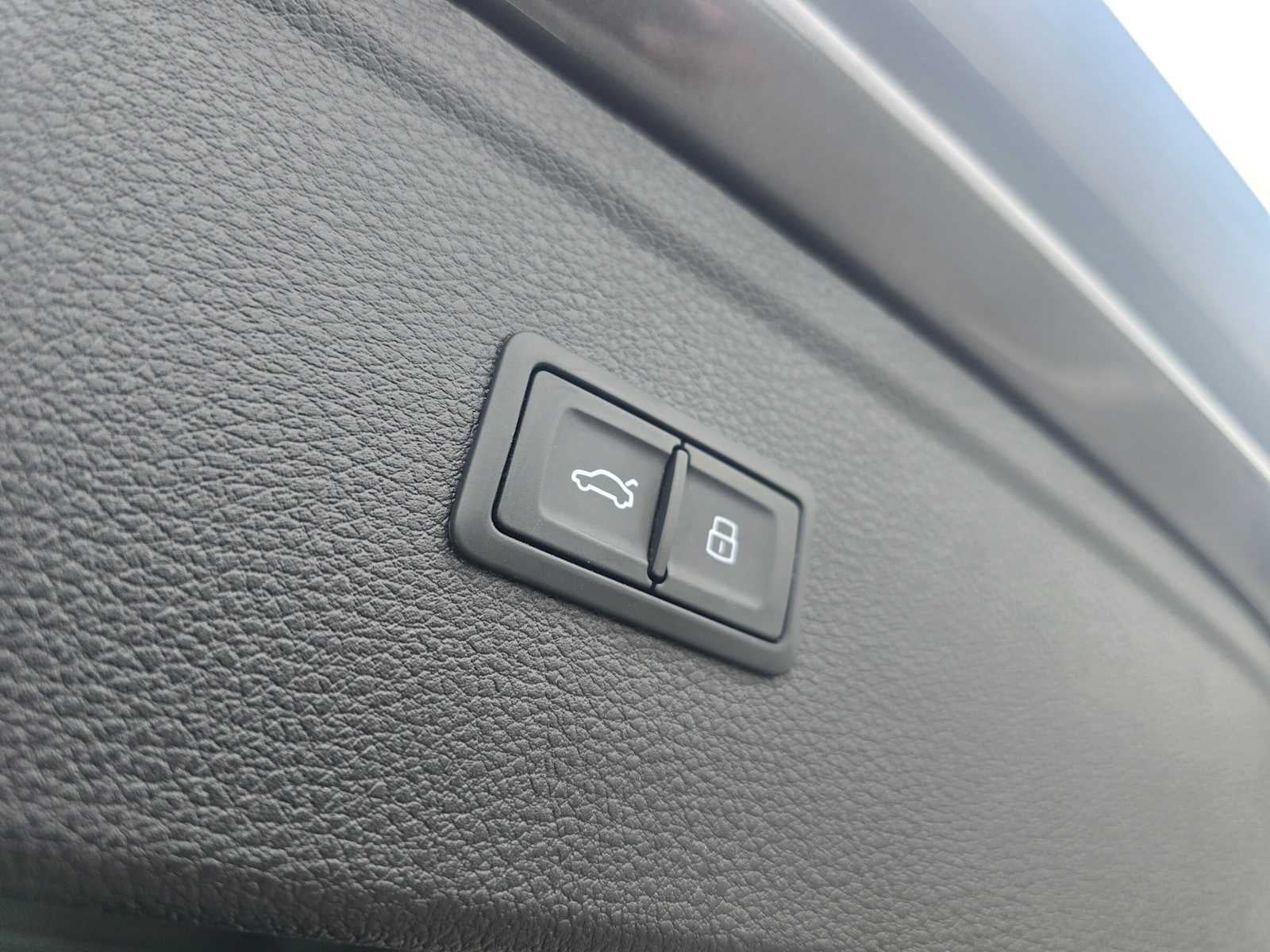 2023 Audi SQ5 Premium Plus