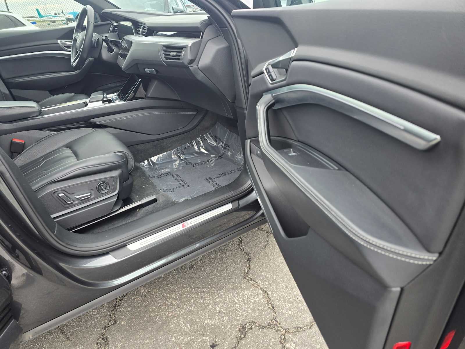 2024 Audi Q8 e-tron Sportback S line Prestige