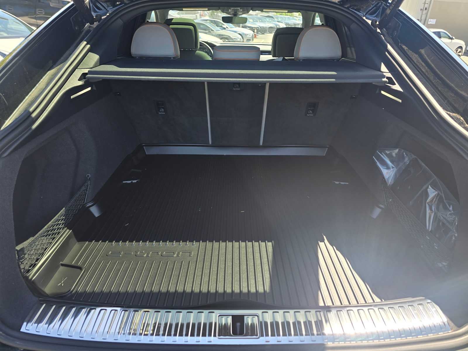 2024 Audi Q8 e-tron Sportback S line Prestige