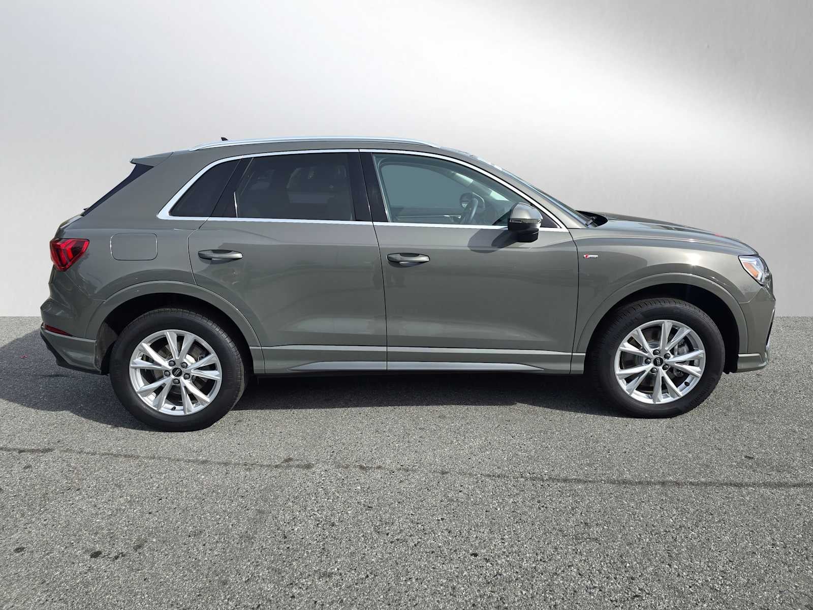 2024 Audi Q3 S line Premium