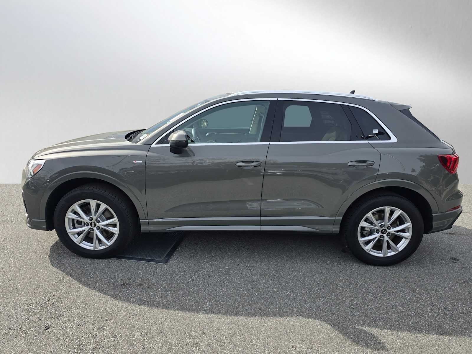 2024 Audi Q3 S line Premium