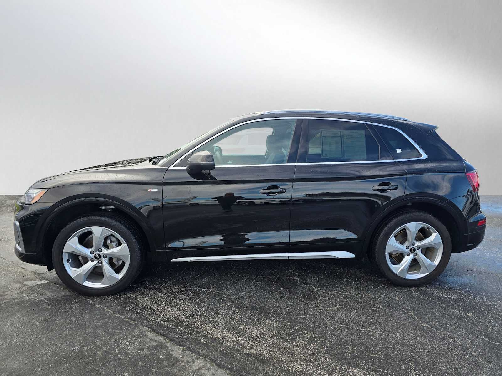 2023 Audi Q5 S line Premium Plus