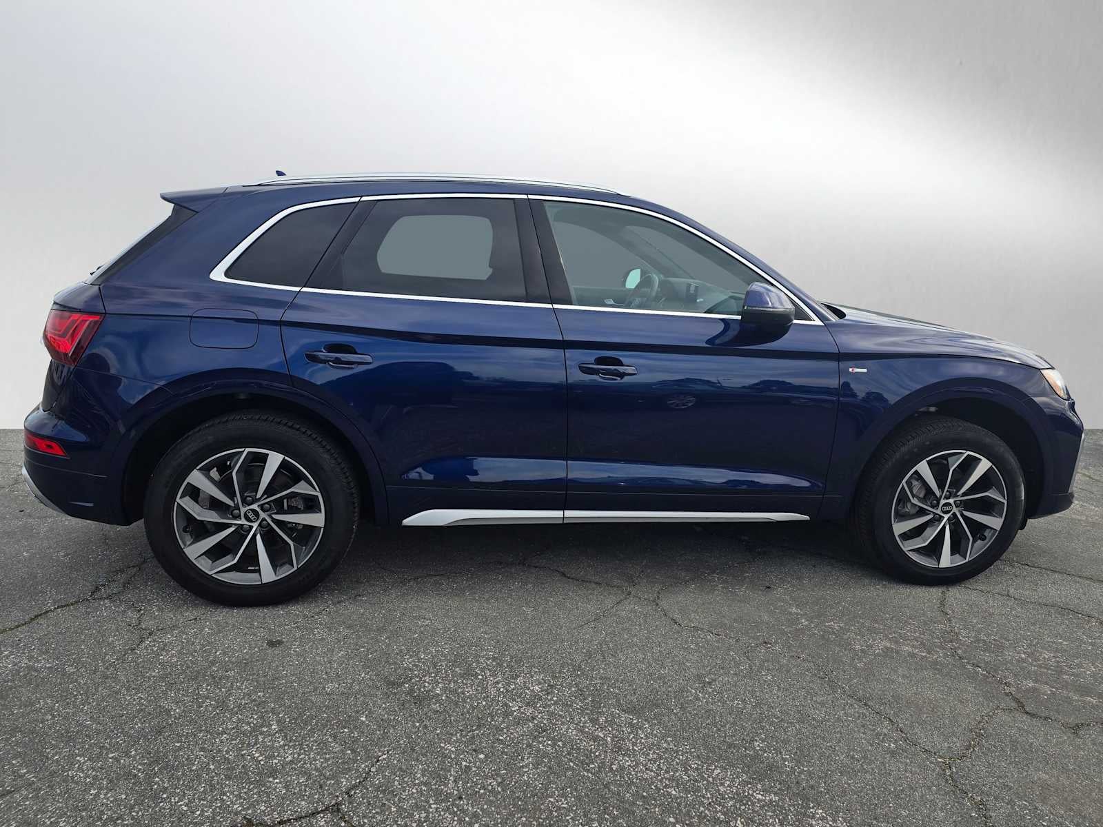 2024 Audi Q5 S line Premium Plus